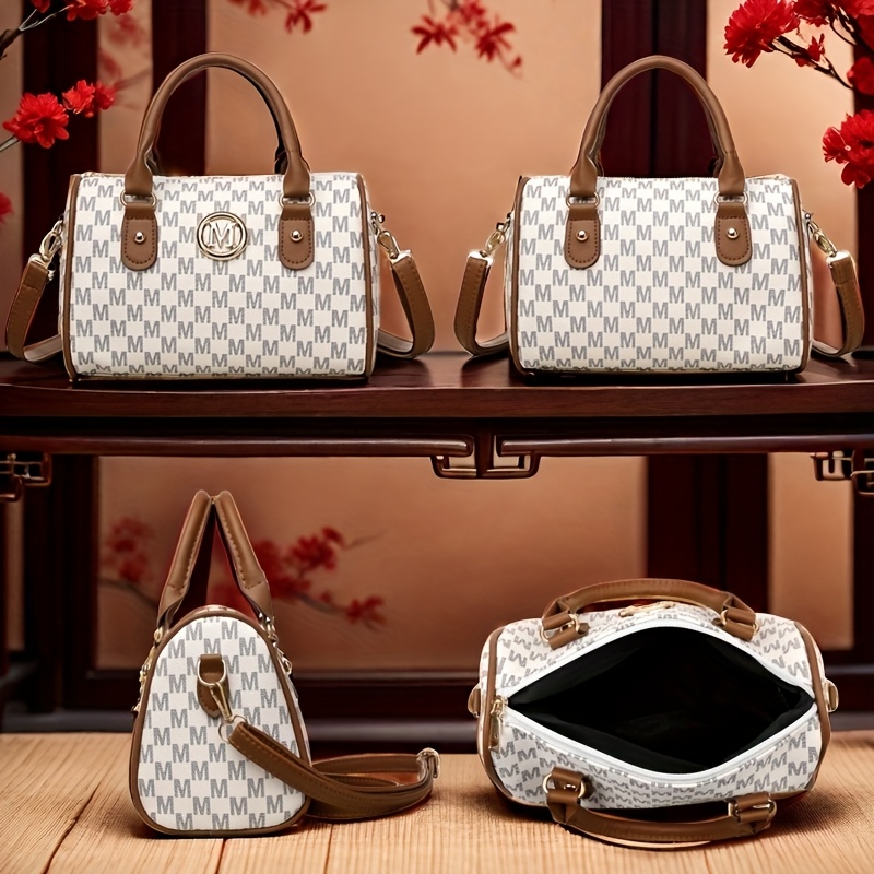 حقيبة كتف نسائية بحروف أبجدية  - مراجعة Leatherwork Logo وسعره