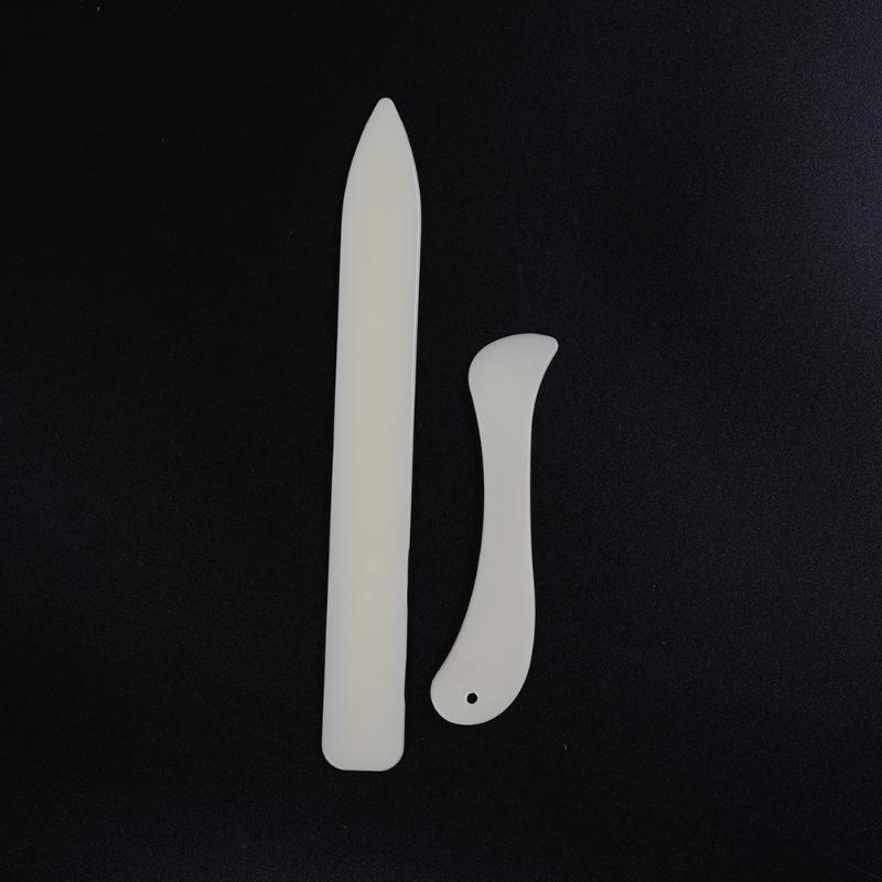 قطعتان من أدوات العمل بالجلد،  - مراجعة Bone Folder Tool وسعره