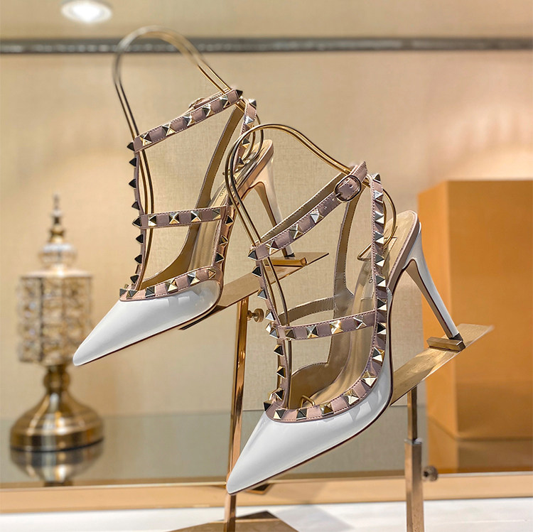 صنادل نسائية بكعب عالٍ بتصميم  - مراجعة Leatherwork Rivets وسعره