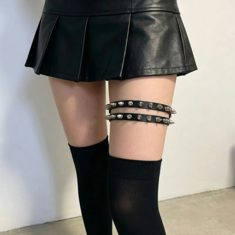 حزام فخذ نسائي بمسامير مخروطية - مراجعة Leatherwork Rivets وسعره