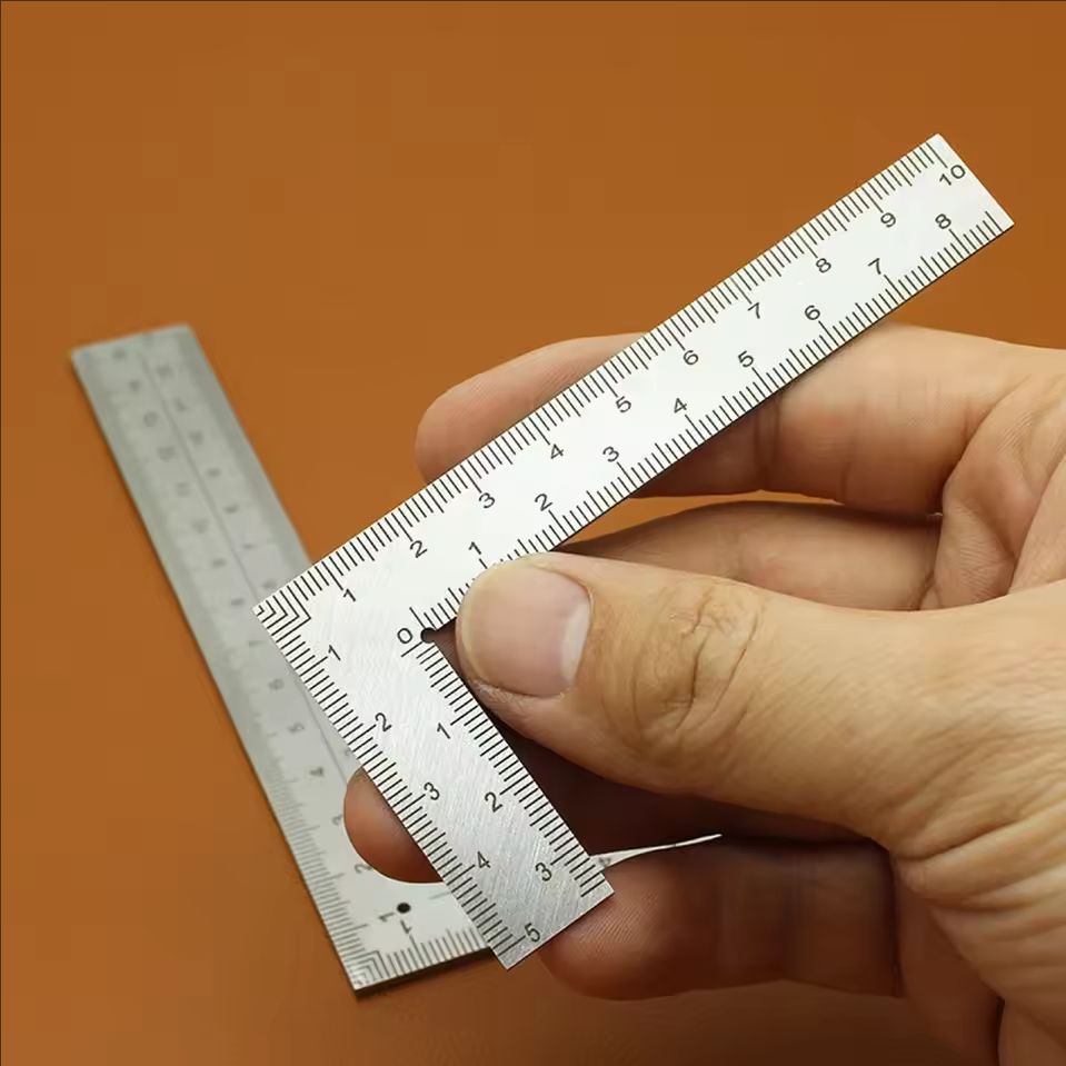 مسطرة قياس دقيقة مزدوجة الجوان - مراجعة Leatherwork Ruler وسعره