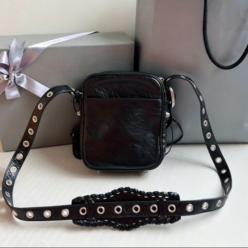 حقيبة نسائية جديدة 2026 بتصميم - مراجعة Leatherwork Rivets وسعره