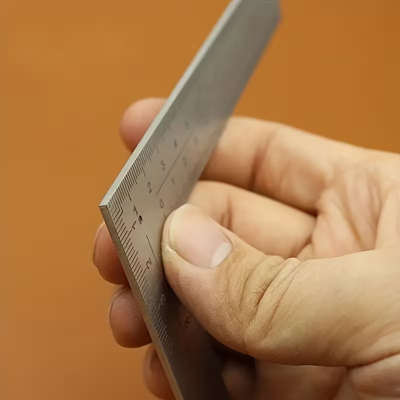 مسطرة صغيرة على شكل حرف L من ا - مراجعة Leatherwork Ruler وسعره